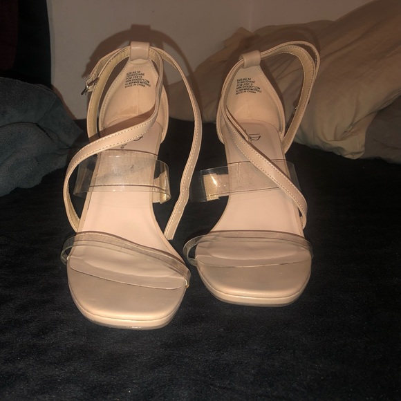 I.D. REQUIRED heels super cute there is 2 marks one on each heel - Picture 2 of 4